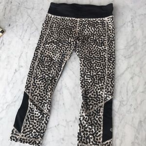 Lululemon 6 Capri Pants